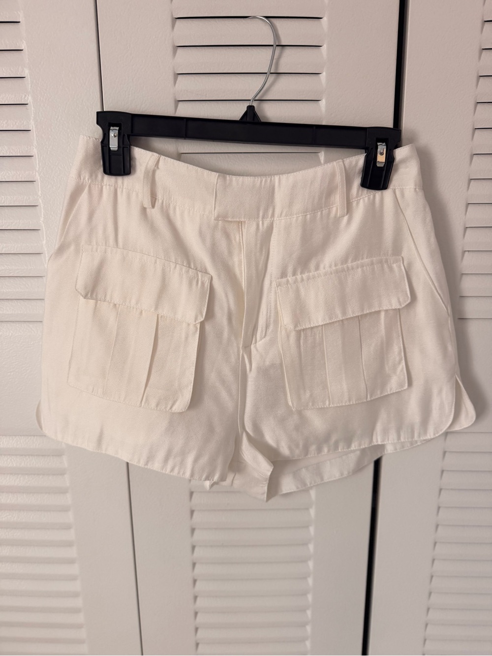 NWT DO+BE White Cargo Pocket Shorts